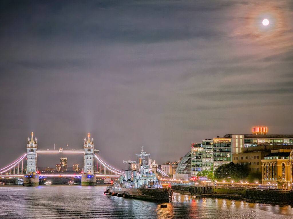 London and River Thames at night